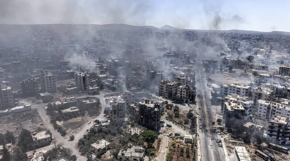 صورة جوية لمدينة السويداء وسط الاشتباكات في يوليو 2025 (د.ب.أ)
