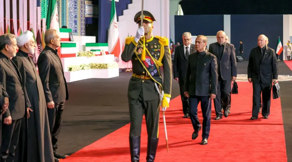 Medvedev ve Şerif Tahran'da... Kalibaf'tan Hamaney için kitlesel cenaze töreni çağrısı