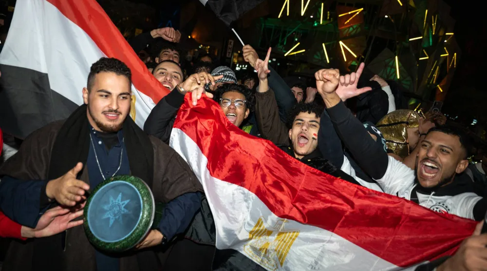 احتفالات صاخبة في شوارع مصر بعد التأهل لدور الــ16 بكأس العالم (إ.ب.أ)
