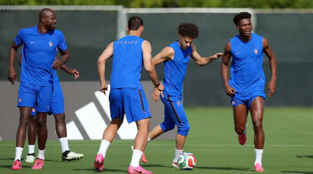 لم تتضح الصورة بشكل كبير حول إصابة تشواميني (رويترز) 