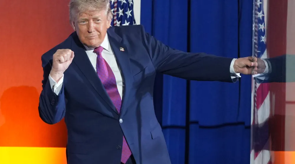 الرئيس الأميركي دونالد ترمب خلال كلمة ألقاها على جبل راشمور عشية الذكرى الـ250 لاستقلال الولايات المتحدة (أ.ب)