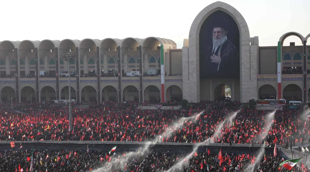 إيران تشيّع خامنئي في غياب المرشد... وترمب قد يلتقي نتنياهو الأسبوع المقبل (تغطية حية)