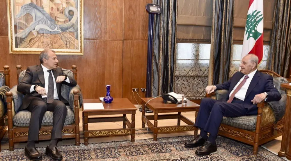 رئيس البرلمان نبيه بري مستقبلاً رئيس «التيار الوطني الحر» النائب جبران باسيل (الوكالة الوطنية للإعلام)