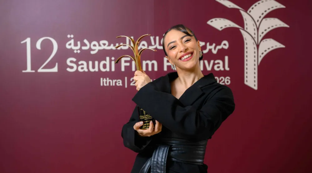 توجت سارة الأسبوع الماضي بجائزة النخلة الذهبية لأفضل تمثيل (مهرجان أفلام السعودية)