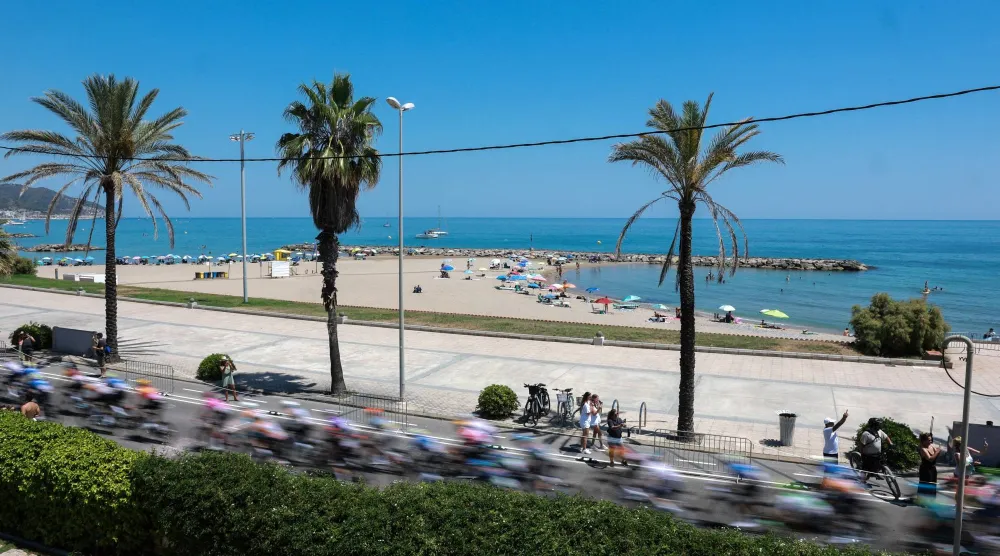 من المفترض أن تنطلق المرحلة الثالثة من غرانويرس في إسبانيا عند منتصف النهار (رويترز)