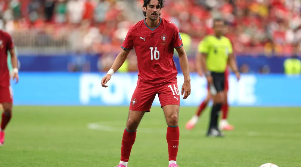 الجناح البرتغالي الدولي فرانسيسكو ترينكاو على رادار الأهلي (أ.ف.ب)