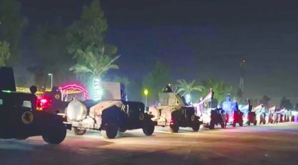 Geniş olarak yayılan bir görüntüde, 28 Haziran 2026'da şafak vakti Yeşil Bölge'nin girişlerinden birinde Irak Humvee'leri görülüyor