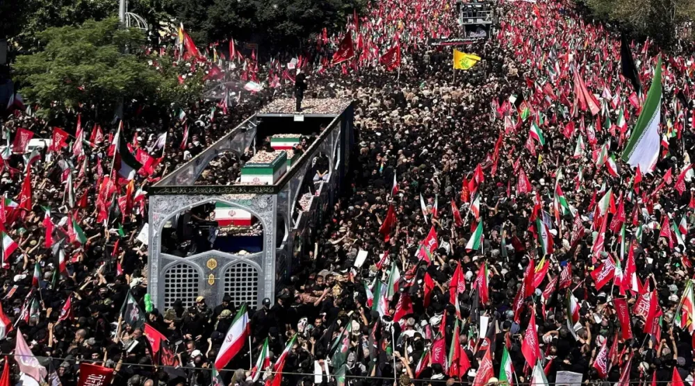 Tahran sokaklarında Hamaney için intikam” çağrısı...  Ahmedinejad'dan dikkat çeken dönüş