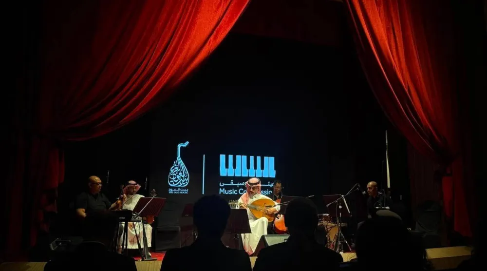 جانب من أداء العازف أحمد الهلالي أحد أوائل خريجي بيت العود في السعودية (الشرق الأوسط)