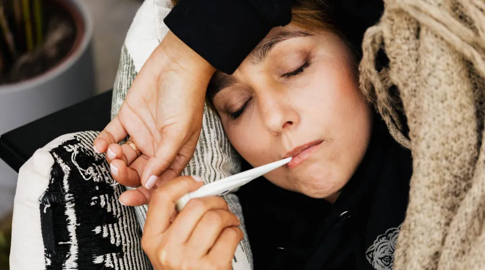 حمى الوادي ليست مرضاً معدياً ولا يمكن أن تنتقل من شخص إلى آخر (بيكسلز)