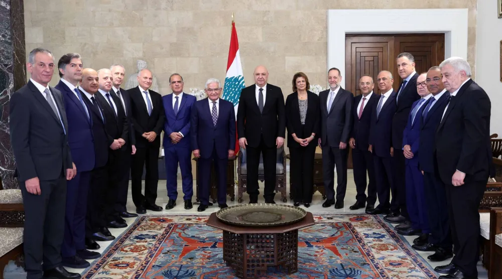 الرئيس عون مستقبلاً وفداً من جمعية المصارف (الرئاسة اللبنانية)