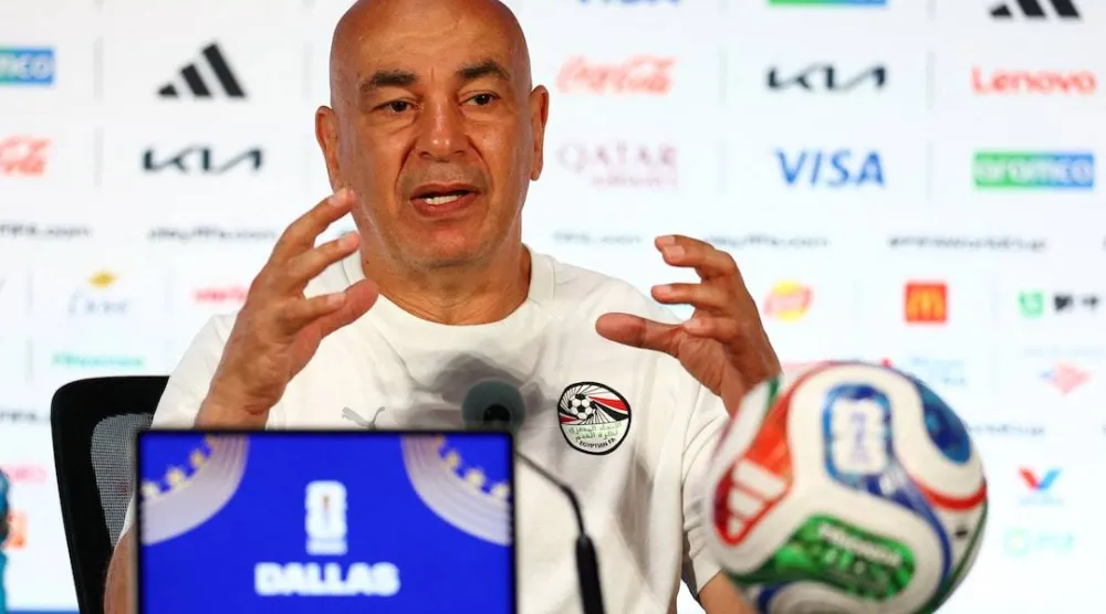 مدرب منتخب مصر خلال مؤتمر صحافي قبل مبارة الأرجنتين (رويترز)