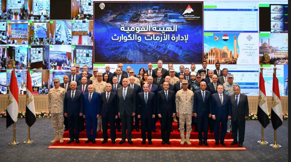 الرئيس المصري عقب استعراض إمكانات أجهزة الدولة في مجابهة الأزمات والكوارث (الرئاسة المصرية) 