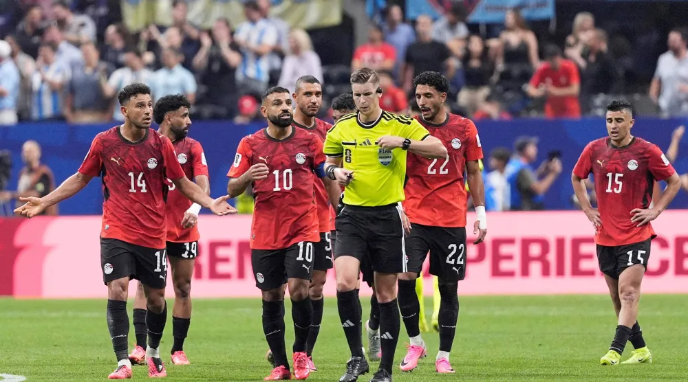 إيفرا قال: «يبدو أن الحكام كانوا يبحثون عن مبرِّر لإنقاذ الأرجنتين» (رويترز)