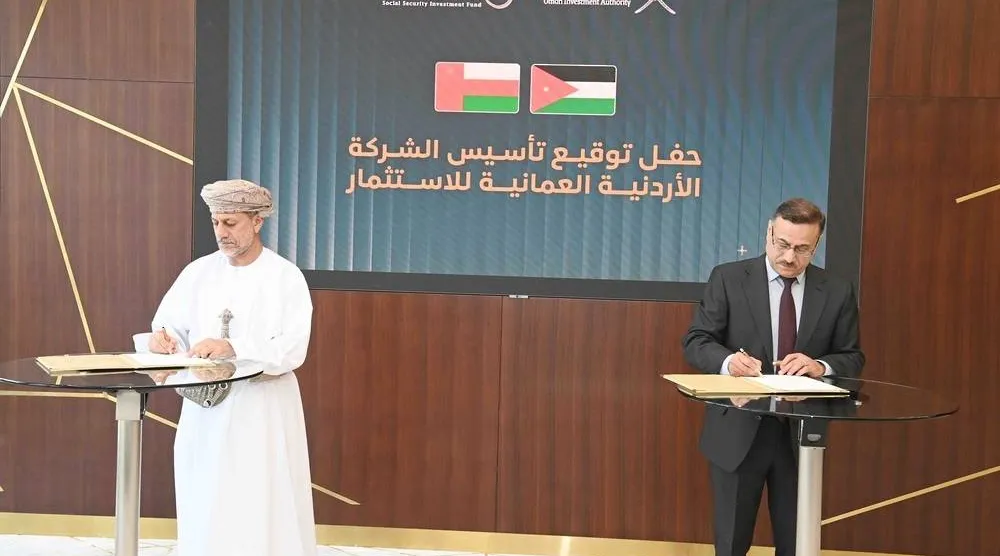 جانب من توقيع اتفاقية الشراكة بين سلطنة عمان والأردن لتأسيس شركة للاستثمار في قطاعات اقتصادية (العمانية)