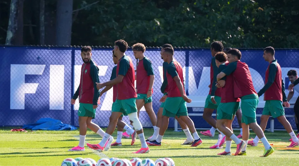 لاعبو المغرب خلال تدريباتهم الأخيرة (رويترز)