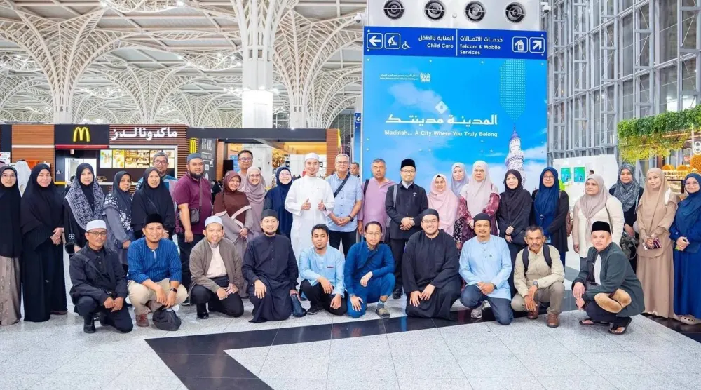 جرى إنهاء إجراءات الضيوف في المطار بكل يسر ونقلهم إلى مقر إقامتهم بأحد الفنادق المجاورة للمسجد النبوي (واس)