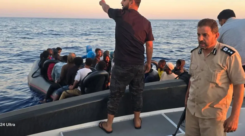 من عملية إنقاذ مهاجرين من 4 دول أفريقية (الإدارة العامة لأمن السواحل)