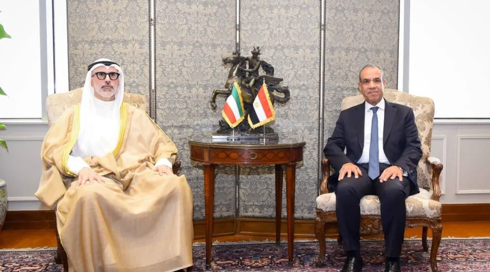 لقاء سابق لوزير الخارجية المصري مع نظيره الكويتي بالقاهرة في أبريل الماضي (الخارجية المصرية)