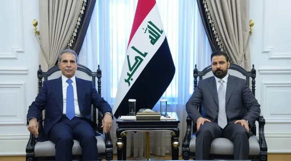 
رئيس الحكومة العراقية علي الزيدي مستقبلاً رئيس مجلس القضاء فائق زيدان في بغداد (إعلام حكومي)