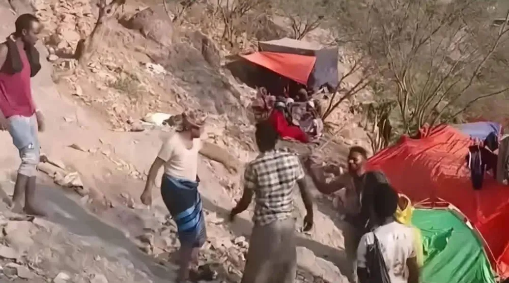 الحوثيون حولوا الحدود في صعدة إلى مركز لتجنيد المهاجرين الأفارقة (إعلام محلي)
