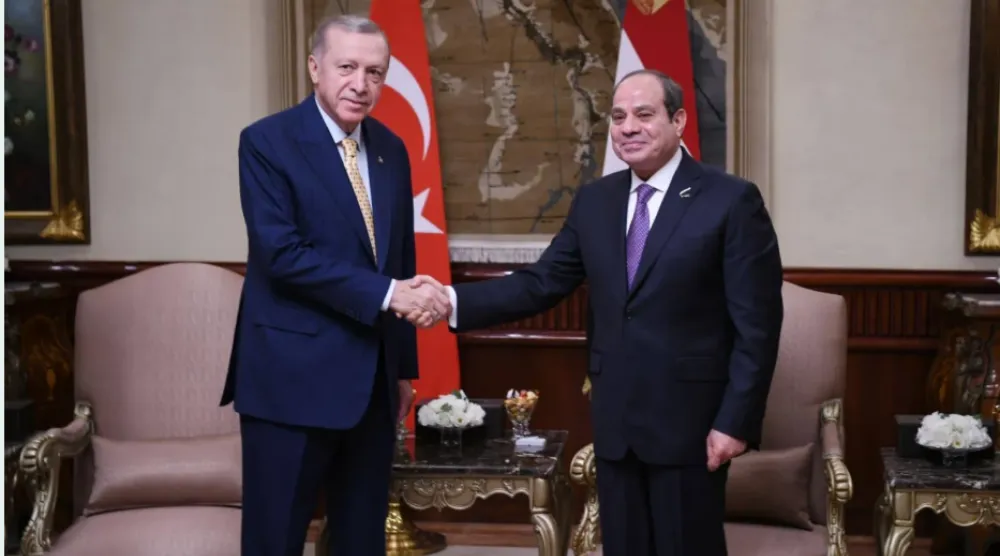 الرئيس عبد الفتاح السيسي يلتقي نظيره التركي إردوغان بالقاهرة في فبراير الماضي (الرئاسة المصرية)