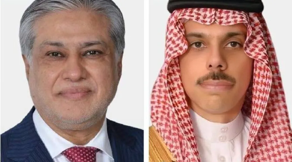 الأمير فيصل بن فرحان وزير الخارجية السعودي ونظيره الباكستاني محمد إسحاق دار (الشرق الأوسط)