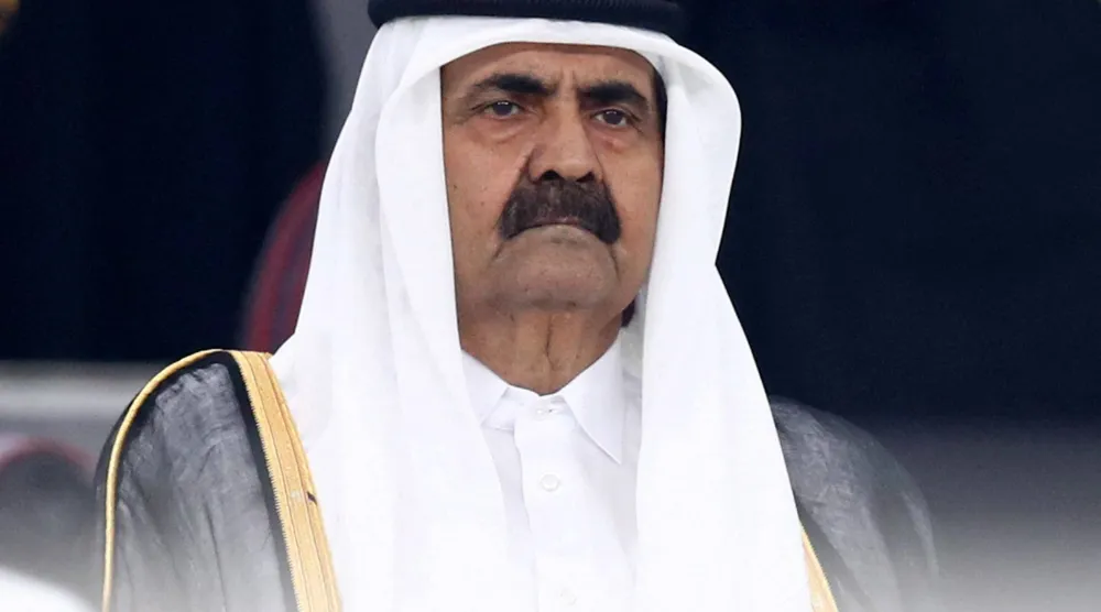 أمير قطر السابق الشيخ حمد بن خليفة آل ثاني (رويترز)