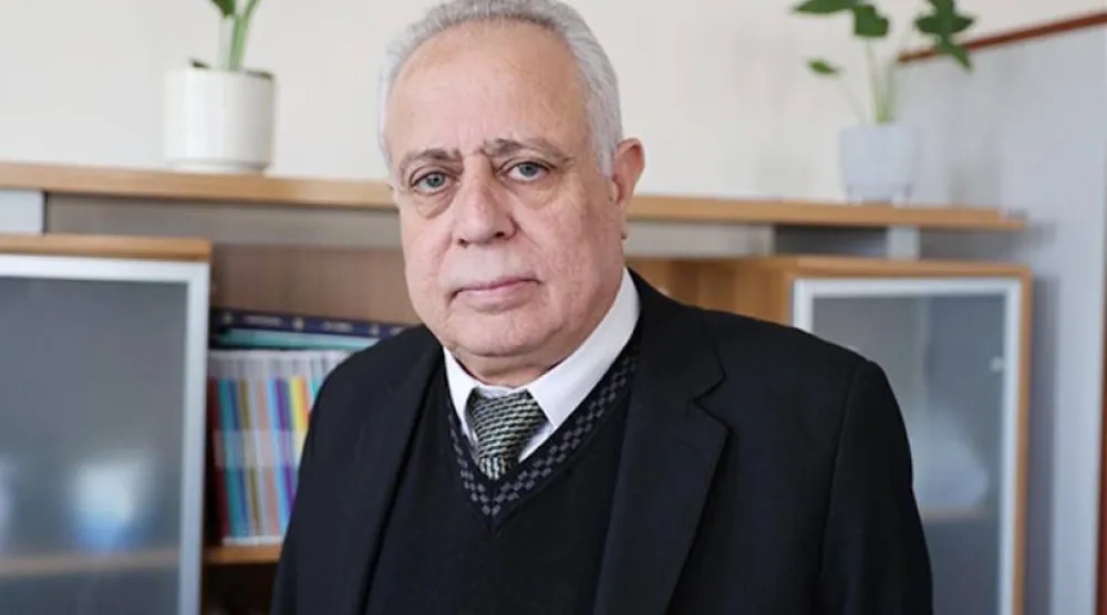 د. عبد الحميد العواك أول رئيس لمجلس الشعب السوري بعد سقوط نظام الأسد (أرشيفية)