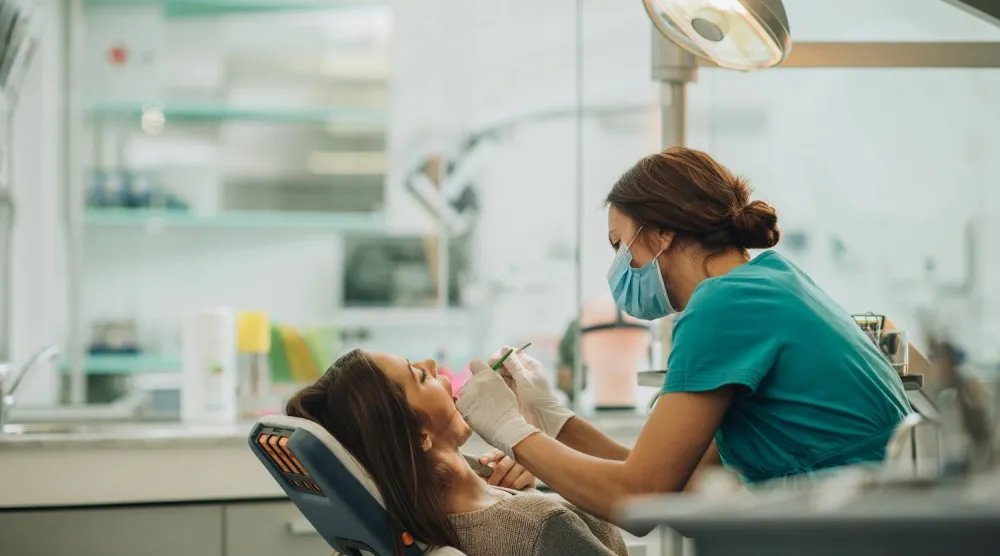 العناية بالأسنان قد تنعكس إيجاباً على صحة القلب (جامعة يوتا)