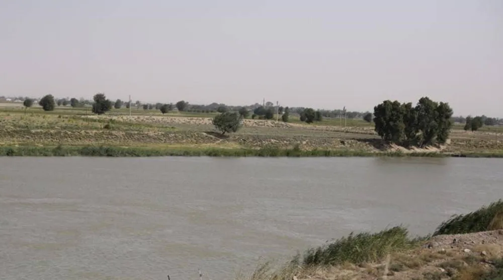 جانب من نهر الفرات في صورة التُقطت من شمال دير الزور في شرق سوريا (رويترز-أرشيفية)