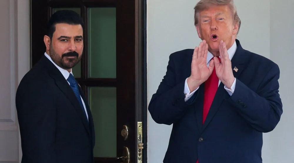 الرئيس الأميركي دونالد ترمب مستقبلاً رئيس الوزراء العراقي علي الزيدي في البيت الأبيض 14 يوليو 2026 (أ.ب)