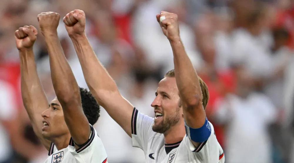  England's midfielder #10 Jude Bellingham (L) and England's forward #09 Harry Kane celebrate after winning the 2026 World Cup football tournament quarter-final match between Norway and England at Miami Stadium in Miami Gardens on July 11, 2026. (AFP) 