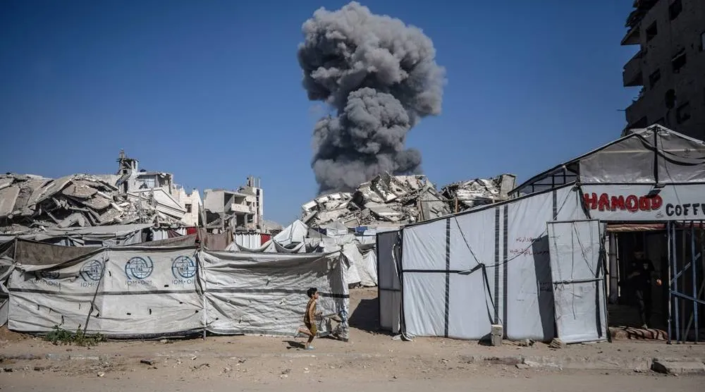 Smoke rises following an Israeli airstrike in southern Gaza City, 12 July 2026. (EPA) 