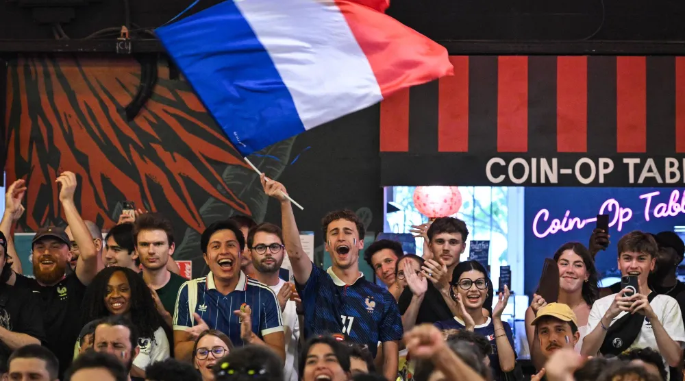 إيقاف 141 شخصاً في باريس وضواحيها بعد خسارة نصف نهائي «مونديال 2026» أمام إسبانيا (إ.ب.أ)