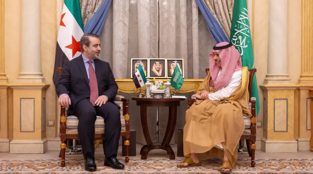 الأمير فيصل بن فرحان خلال مباحثاته مع الوزير أسعد الشيباني في الرياض (واس)
