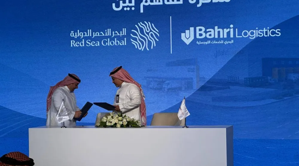 إحدى مذكرات التفاهم التي أبرمت خلال حفل عدد من الاتفاقيات في ميناء جدة الإسلامي (الشرق الأوسط)