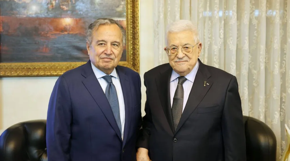 نبيل فهمي خلال لقاء الرئيس الفلسطيني محمود عباس الخميس (صفحة جامعة الدول العربية على فيسبوك)
