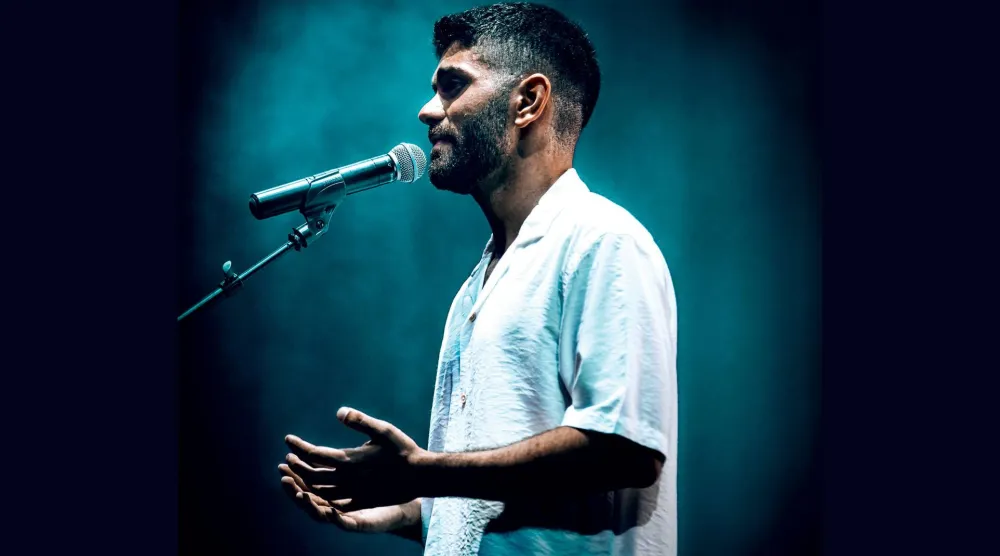 قدم ضمن ألبومه أغنية «الأبطال» وأهداها لوالديه (رالف دبغي)