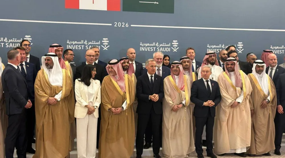 عدد من مسؤولي السعودية وكندا خلال اجتماعهم في «ملتقى جدة» الأخير (الشرق الأوسط)