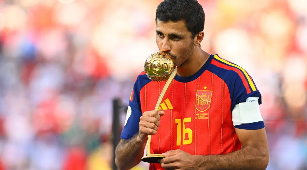 قائد خط الوسط الدفاعي الإسباني رودري يُتوج بجائزة أفضل لاعب في «كأس العالم 2026» (د.ب.أ)