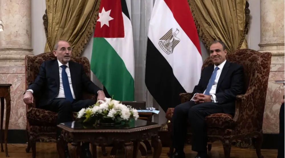 وزير الخارجية المصري بدر عبد العاطي خلال لقاء نظيره الأردني أيمن الصفدي في مارس 2025 (إ.ب.أ)
