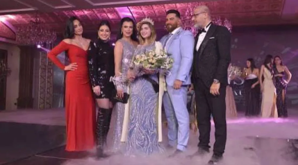صاحب الفكرة زكريا فحّام بين الفائزة السابقة باللقب (الجهة المنظمة)