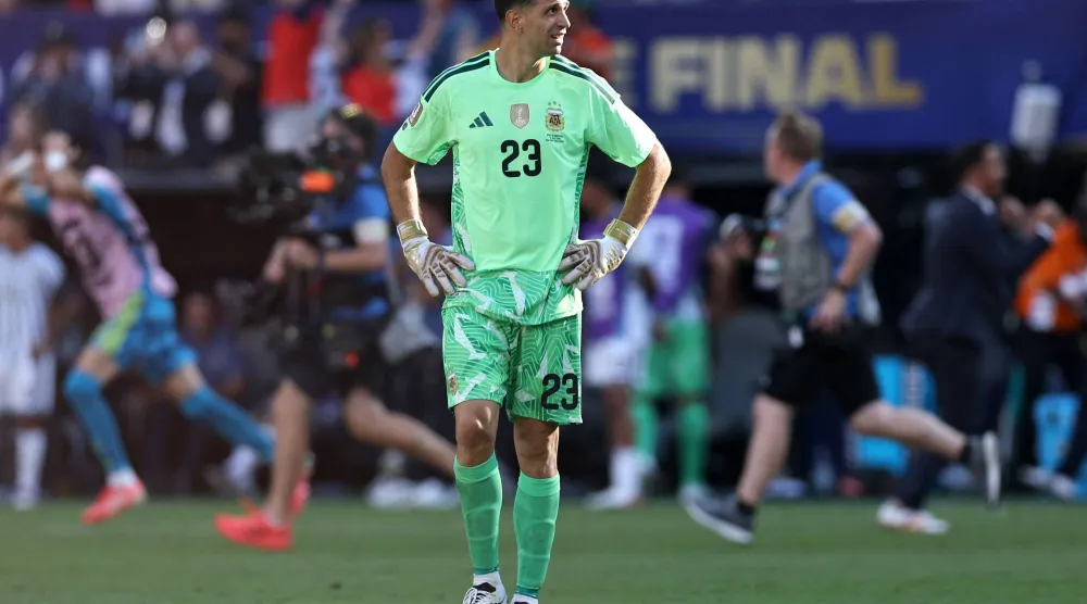 حارس مرمى المنتخب الأرجنتيني إيميليانو «ديبو» مارتينيز (أ.ف.ب)