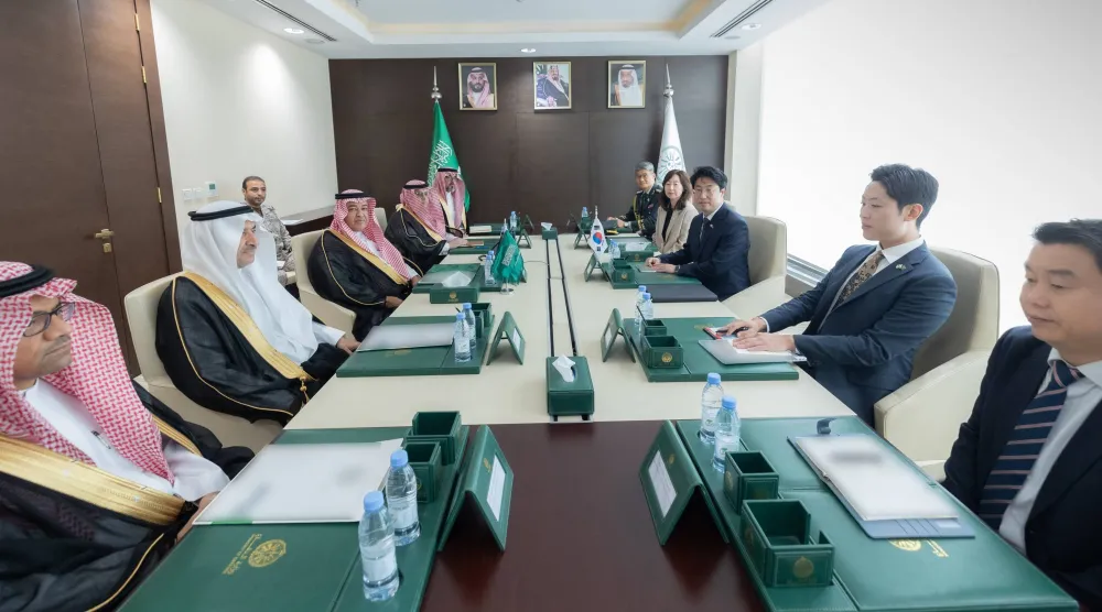 جانب من لقاء الدكتور خالد البياري مع وون تشونغ داي في الرياض يوم الأربعاء (وزارة الدفاع السعودية)