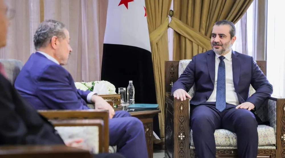التقى وزير الخارجية والمغتربين أسعد حسن الشيباني مستشار الرئيس الفلسطيني ياسر عباس والوفد المرافق له في العاصمة دمشق (الخارجية السورية)