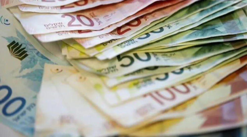 أوراق نقدية من الشيقل الإسرائيلي (رويترز)
