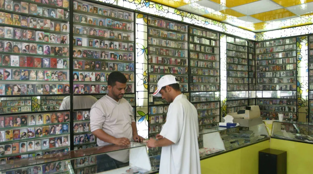 المنصات الرقمية وخدمات البث عبر الإنترنت أخرجت هذه المنافذ عن الخدمة تماماً (أرشيفية - الشرق الأوسط)