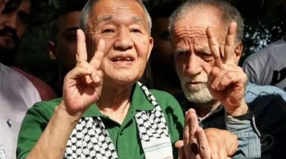 كوزو أوكوموتو خلال ظهوره الأخير في عام 2022 بمخيم شاتيلا للاجئين الفلسطينيين جنوب بيروت (أرشيفية - أ.ف.ب)