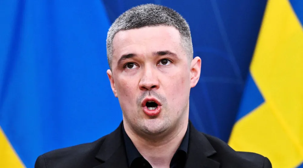 وزير الدفاع الأوكراني المقال ميخايلو فيدوروف (رويترز)